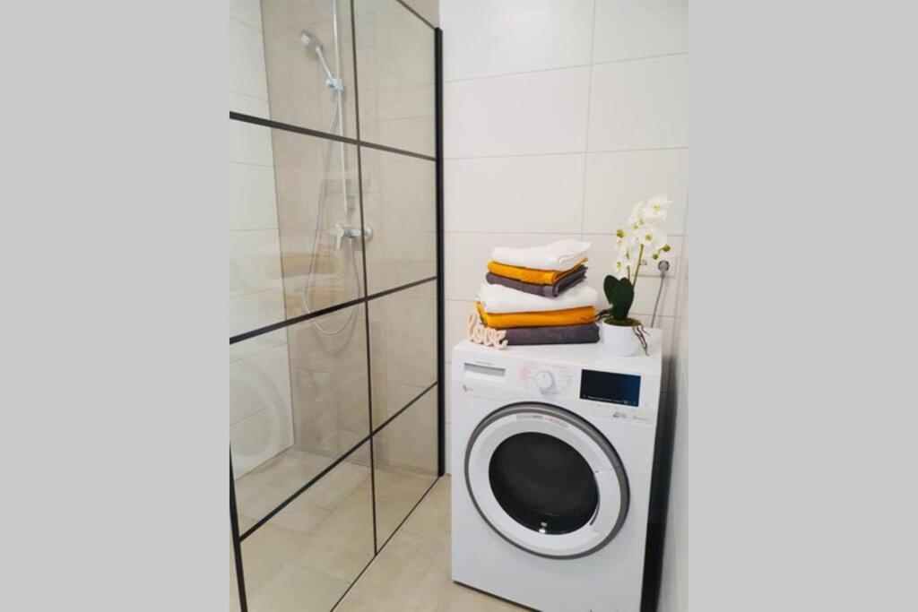 Leon Apartment Neu! Gemuetlichkeit An Erster Stelle Linz Dış mekan fotoğraf